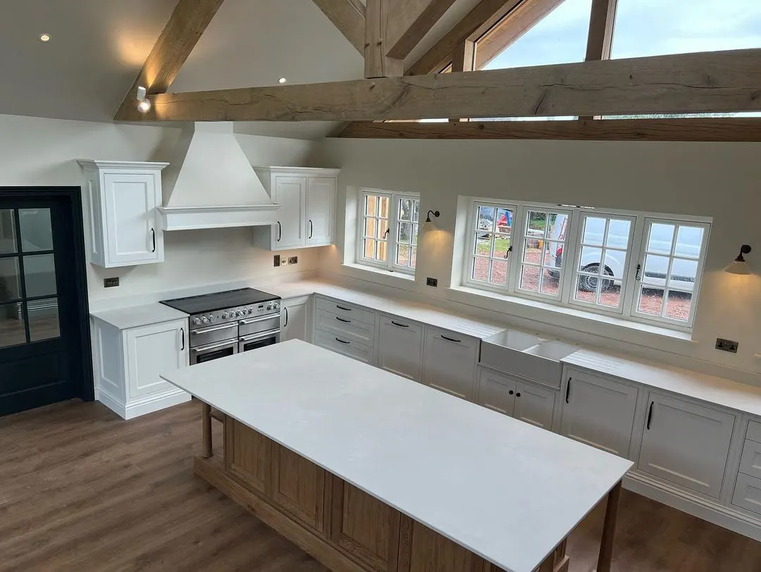 Quartz vs. Granite Worktops: Which Is Right for Your Kitchen?